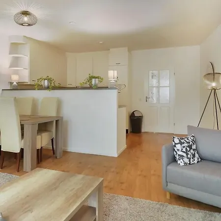 Group-friendly In Walk To 013 *