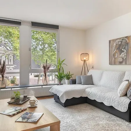 Group-friendly In Walk To 013 아파트