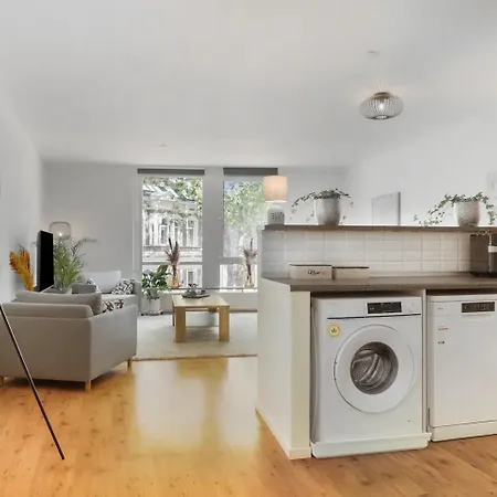 Group-friendly In Walk To 013 *