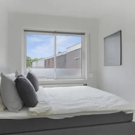 Group-friendly In Walk To 013 *