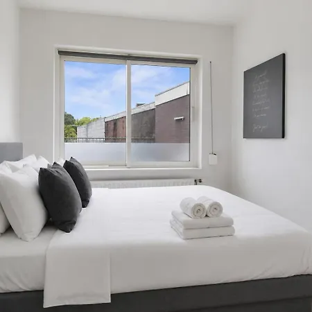 Group-friendly Walk To 013 With Airco Apartman
