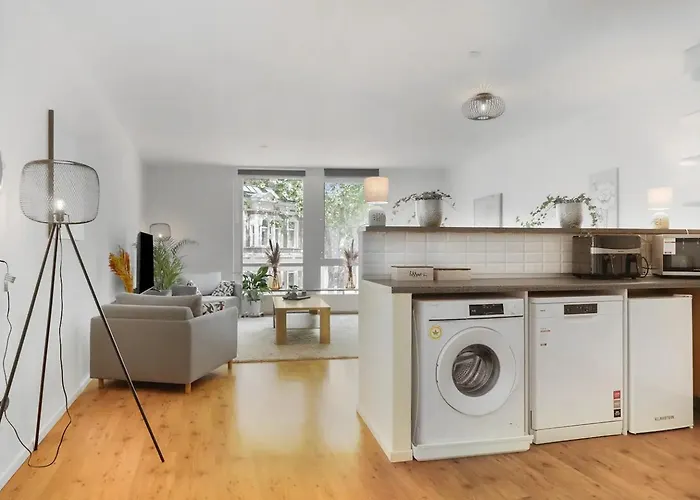 Group-friendly In Walk To 013 *