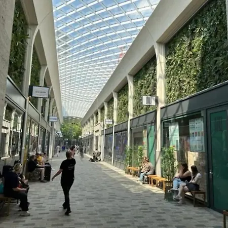 Group-friendly In Walk To 013 *