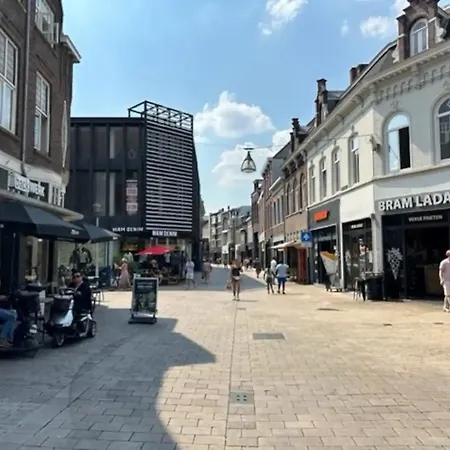 Group-friendly In Walk To 013