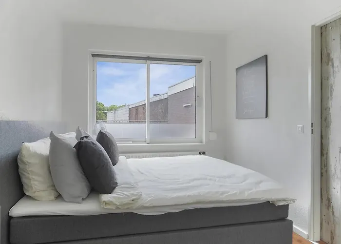 Group-friendly In Walk To 013 *